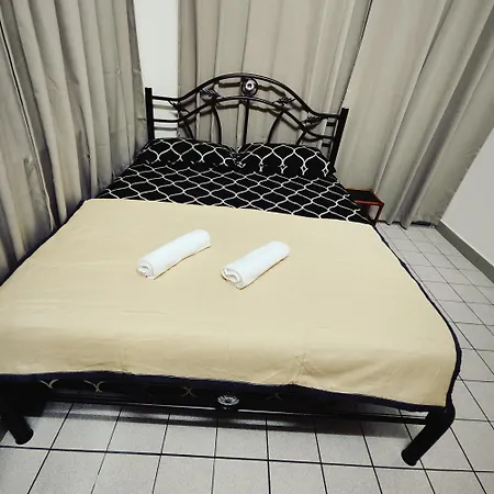 Cheras Landed Homestay 4Br - 10Pax - Mrt Suntex Exterior photo